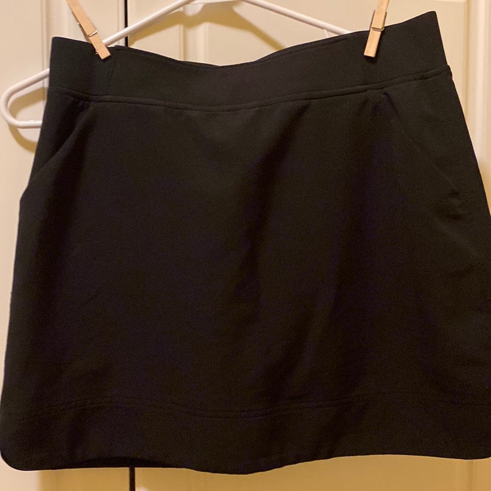 Black sports skirt by 32° cool